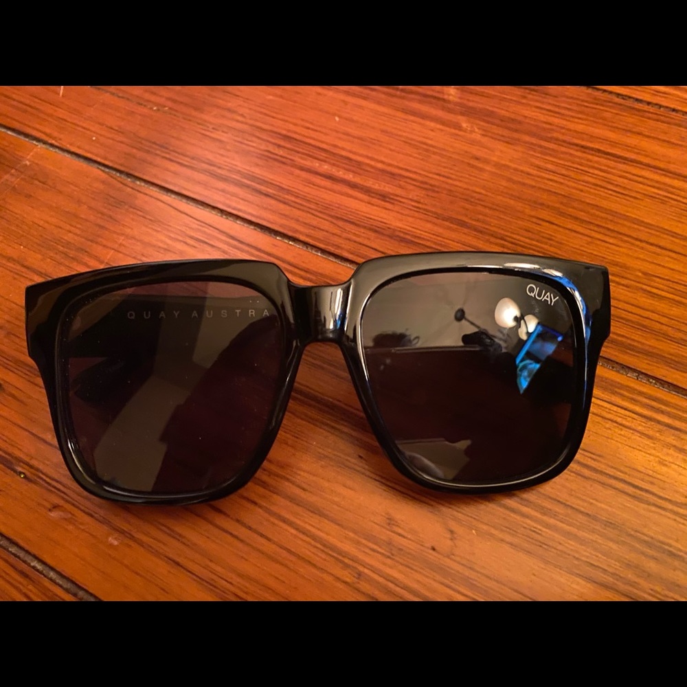 Quay on the prowl sunglasses